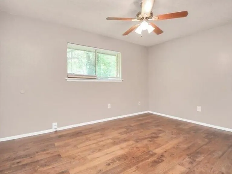 4803 Beechaven St — Photo 12