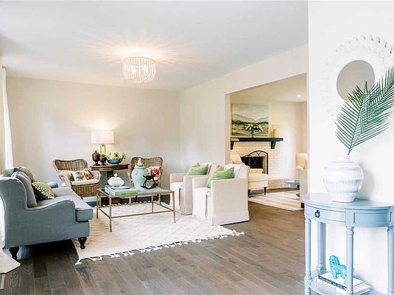 3rd image of 309 Oakleigh Woods Dr