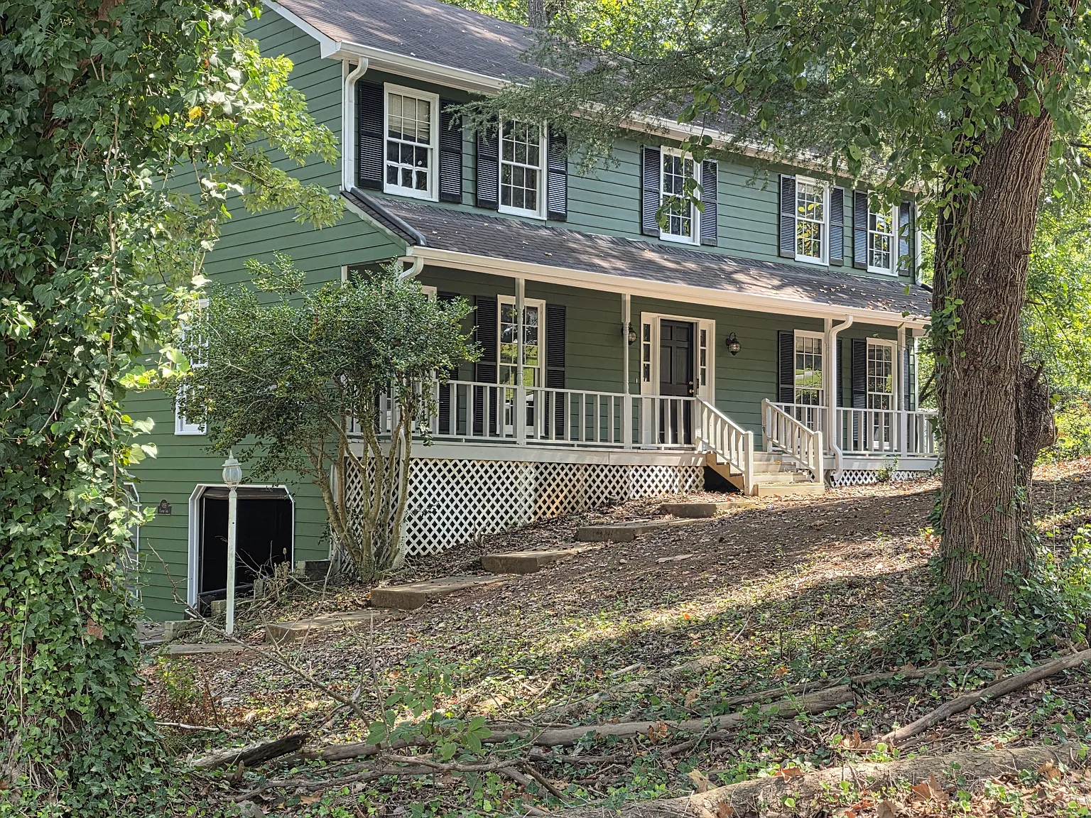 5 bed, 2.5 bath, 2584 sqft, $2,800 — Photo 4
