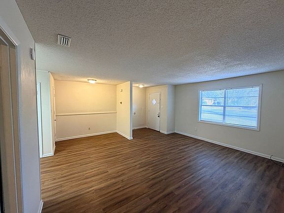 2nd image of 104 Lankford Cir APT A