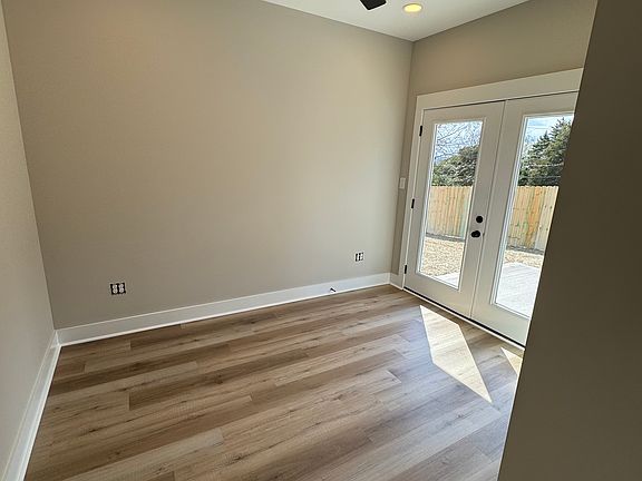3rd image of 801 Sapphire Rd NW