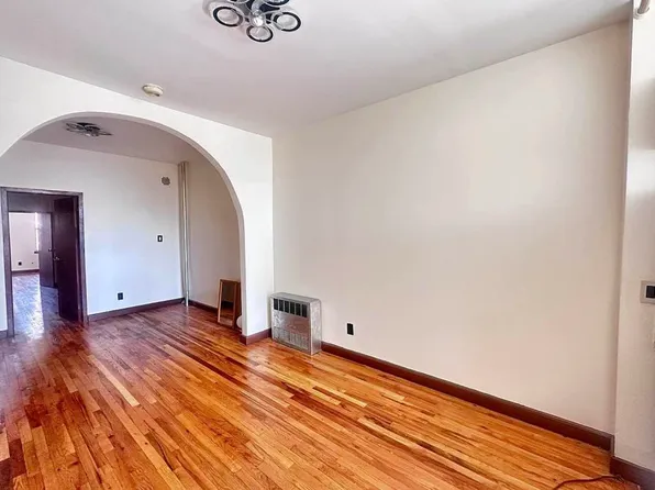 1048 Putnam Avenue image 1 of 5