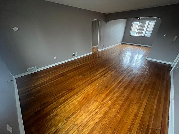 3rd image of 39 N Hampton Rd