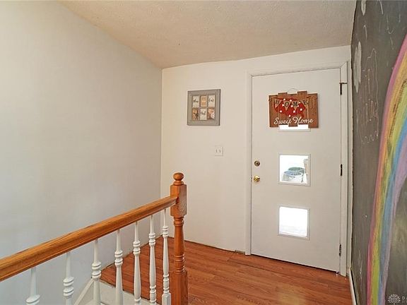 3rd image of 405 W Chestnut St