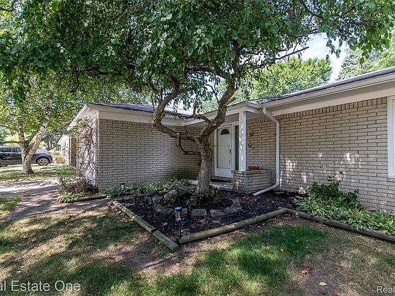 3rd image of 30290 Old Stream St