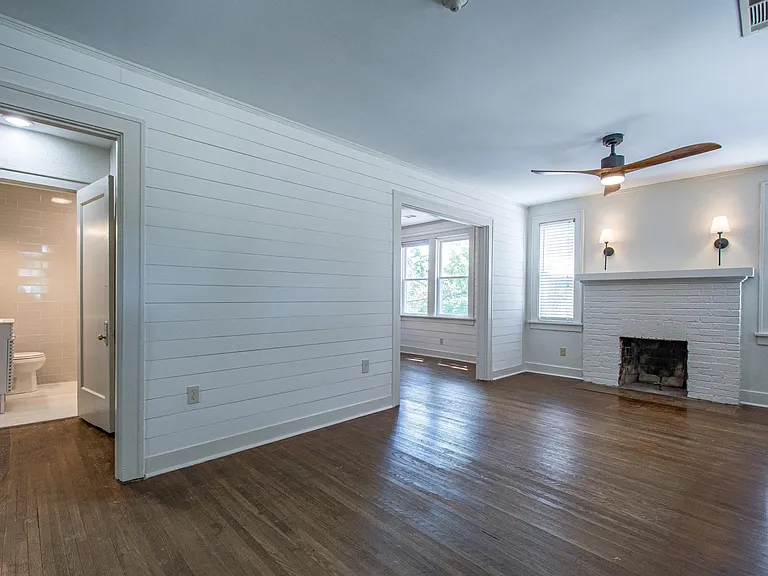 301 N Park St — Photo 2