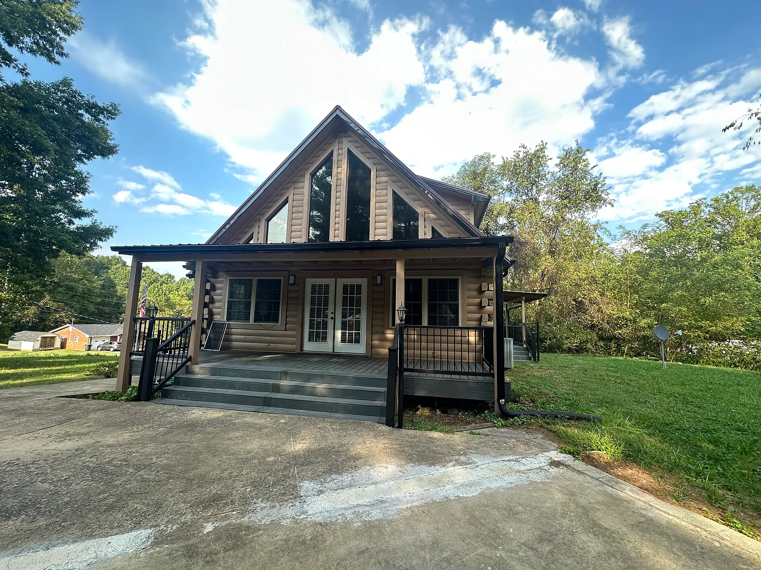 3 bed, 1400 sqft, $2,000 — Photo 1