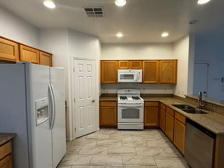 8425 Trudeau Ave — Photo 6