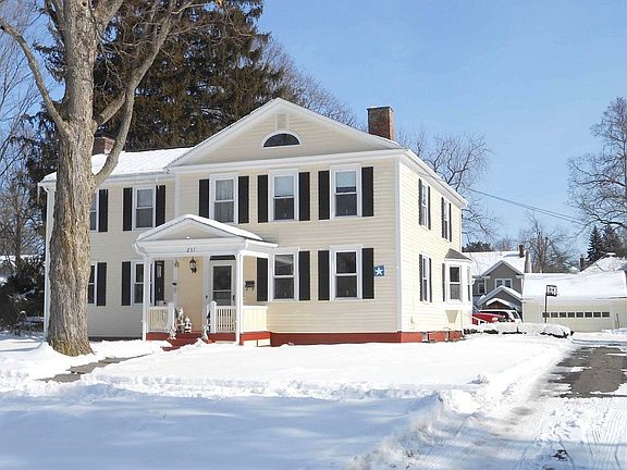 Large residence on oversized