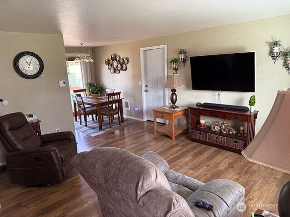 2nd image of 420 Rosewood Drive