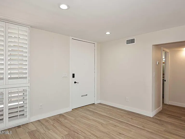 4111 N 87th Pl — Photo 7