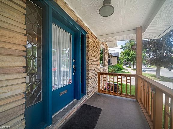 3rd image of 76 William St