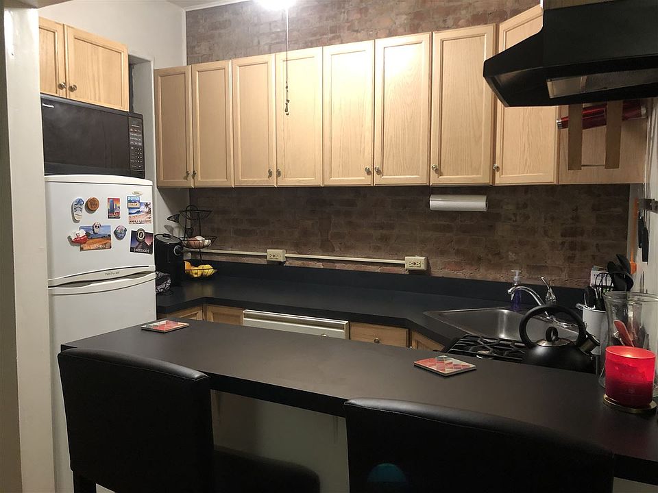 2nd image of 1015 Washington St APT 26
