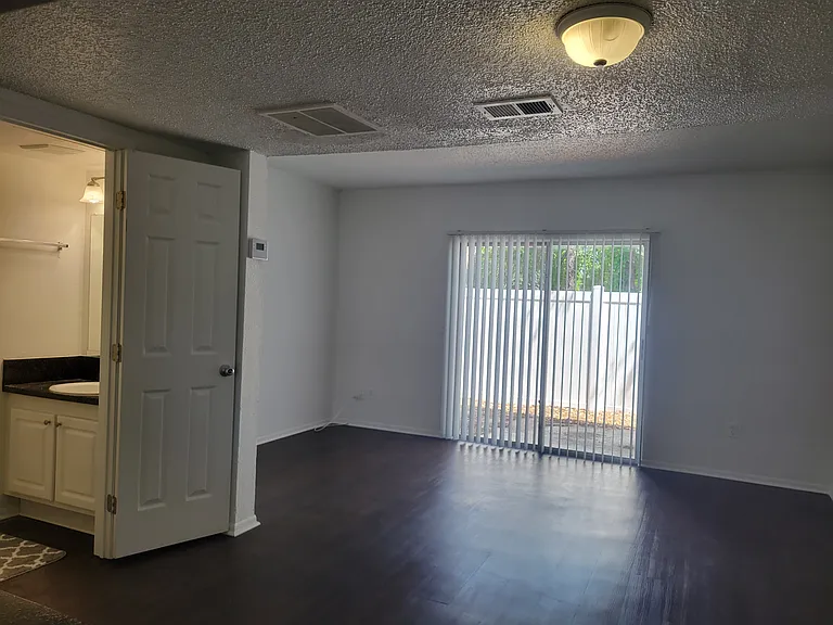 Oak Ridge Apartments — Photo 19