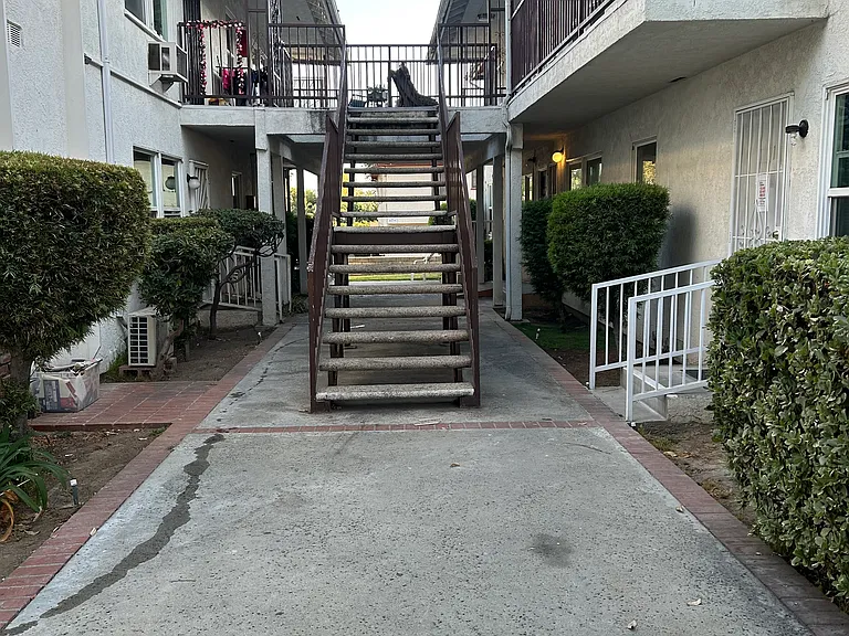 476 E Woodbury Rd #2 — Photo 2
