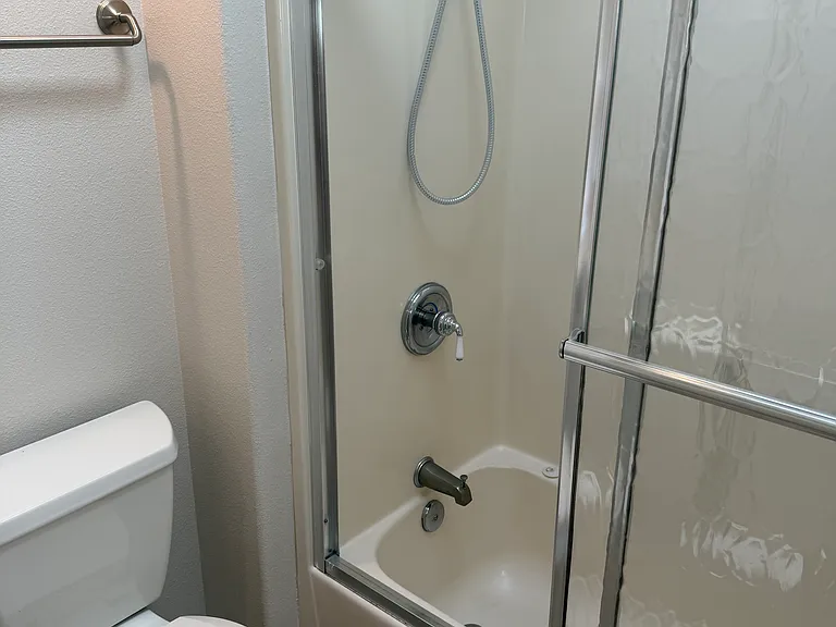 7040 N Lombard St — Photo 10