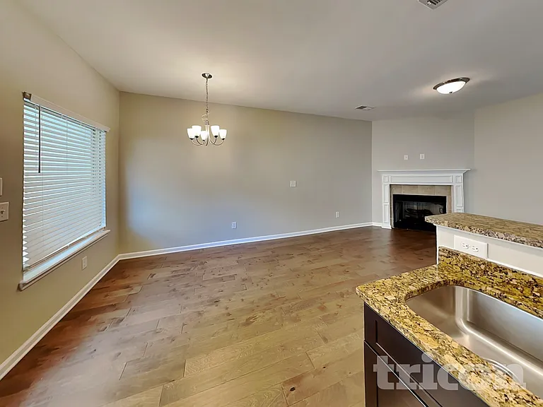 2151 Cason Ln — Photo 4