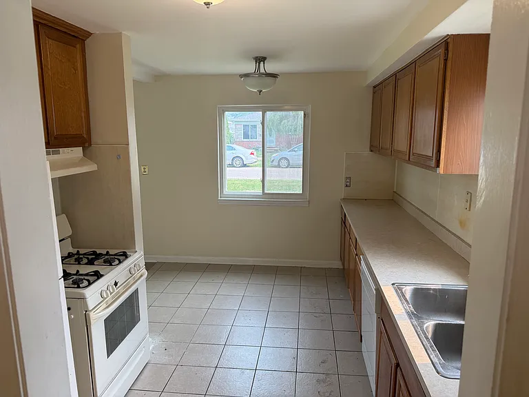 20409 Vermander Ave — Photo 8