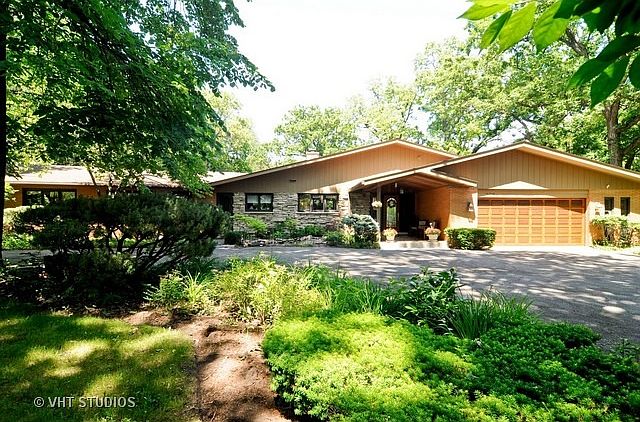 1st image of 220 Brookdale Ln