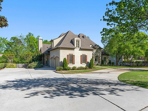 2nd image of 1569 Woodridge Pl
