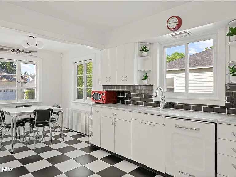 162 Lake Ave — Photo 11