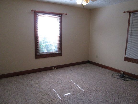 3rd image of 143 W Jagoe St