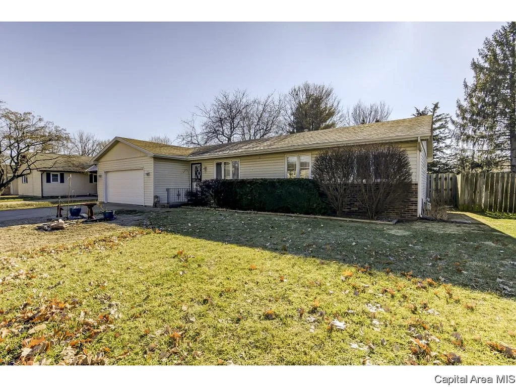 2012 Croydon Dr photo 1