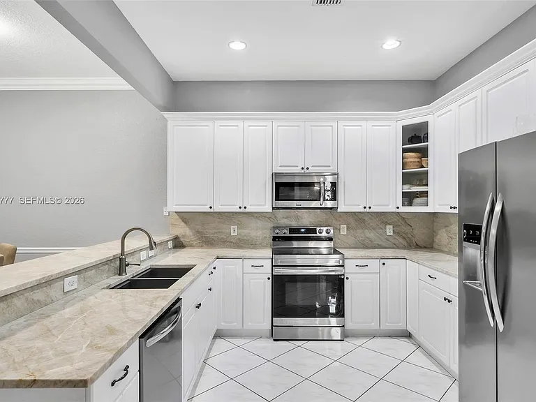 8908 NW 40th St — Photo 16