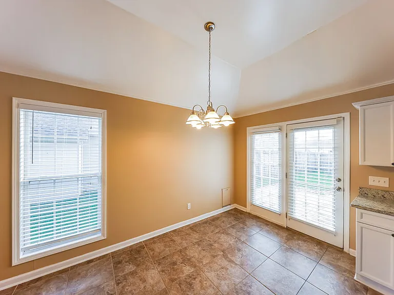 1061 Village Trl — Photo 7
