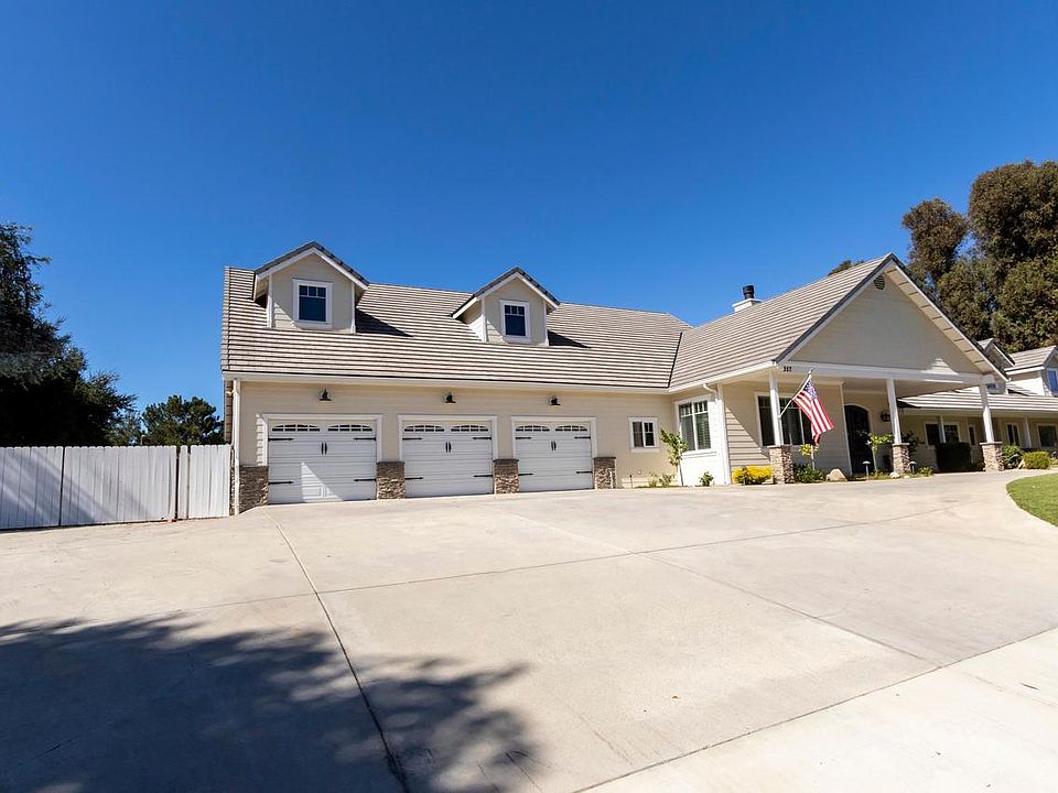 1st image of 857 Calle Laredo