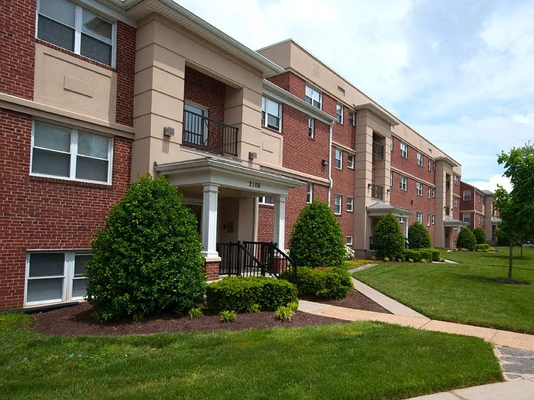 Portside Apartments — Photo 8