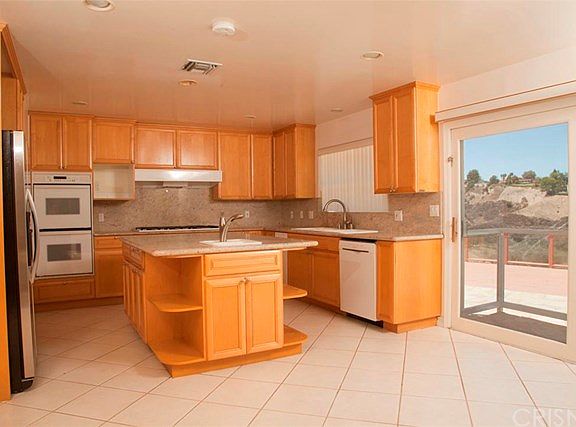 2nd image of 4645 Ellenita Ave