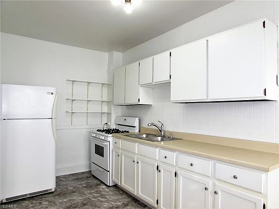 3rd image of 11843 Lake Ave #6