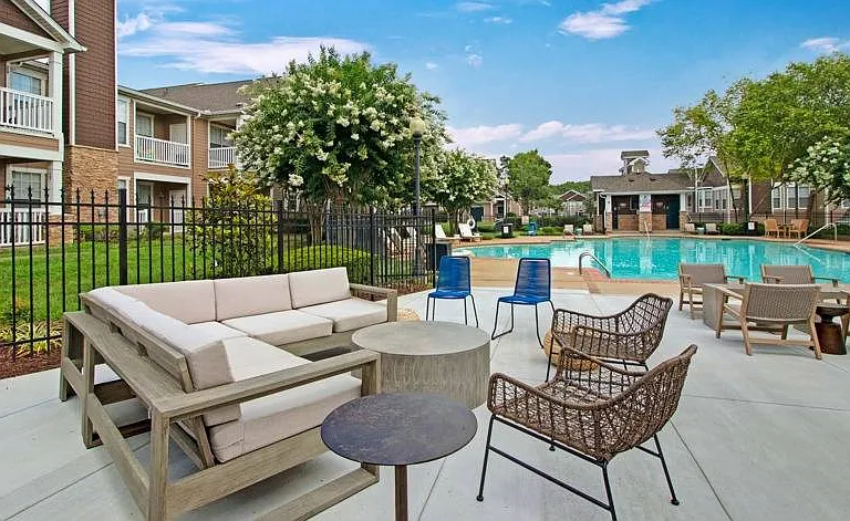 Hamptons at Woodland Pointe — Photo 18