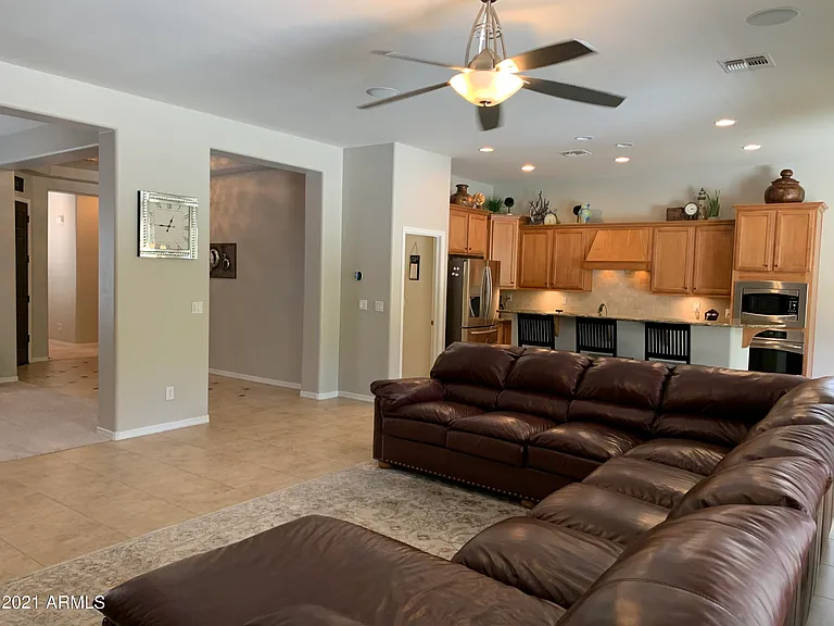 1608 W White Feather Ln — Photo 8