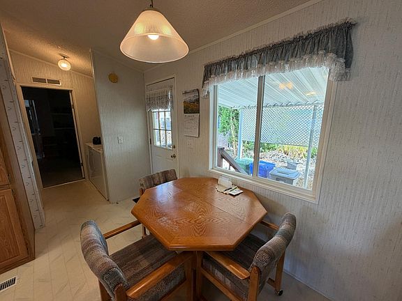 5th image of 38 Cedar Cir