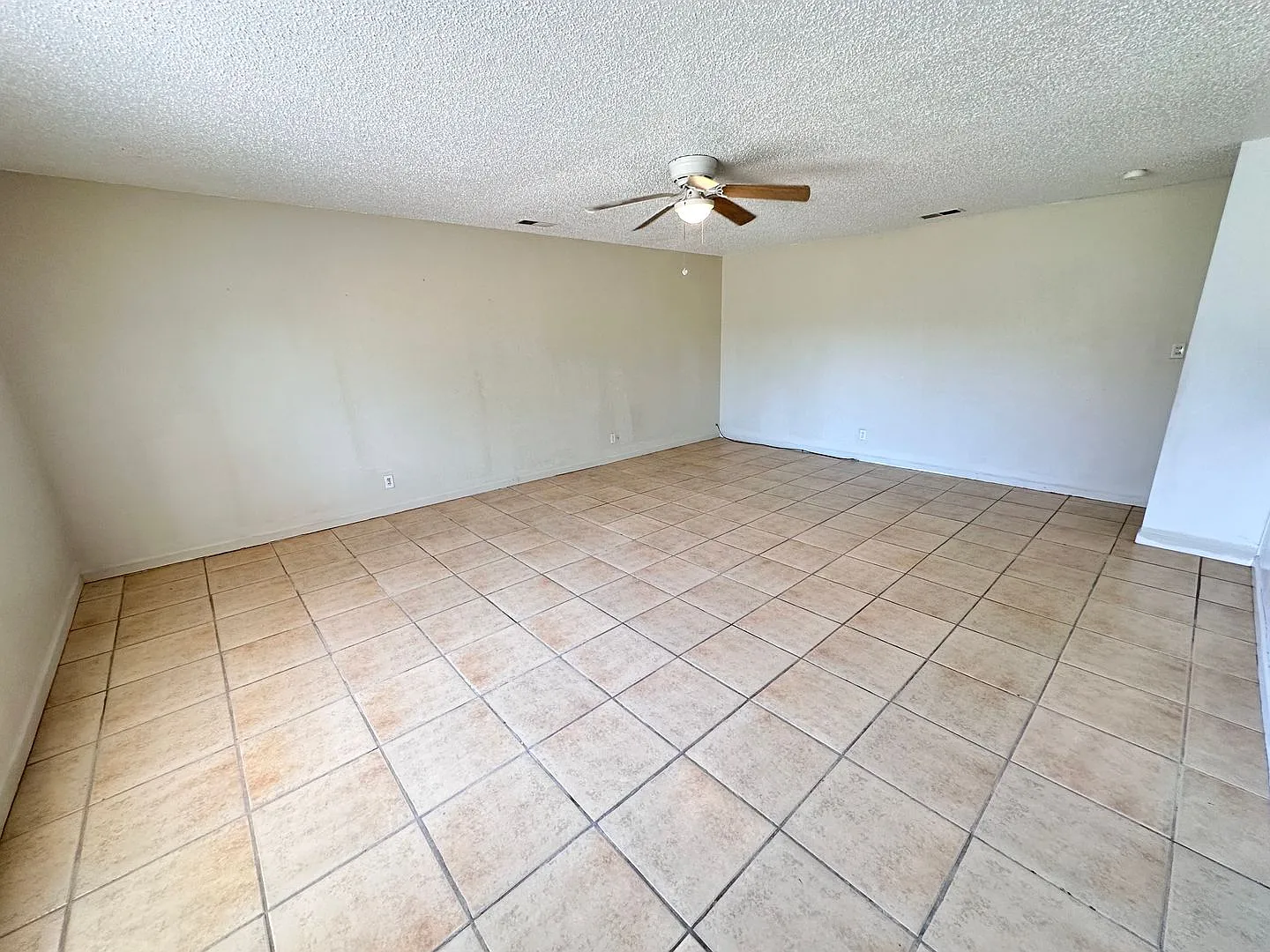 Available 9/25/2026! Beautiful 3 Bedroom 2 Bathroom 2 Car Garage — Photo 3