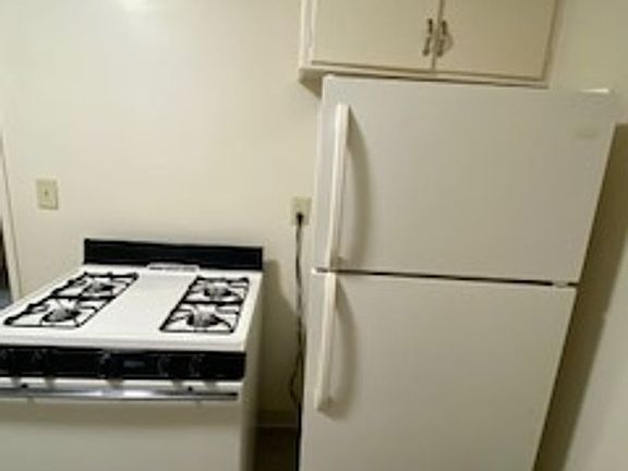 4th image of 1037 Emerald St #1077-D