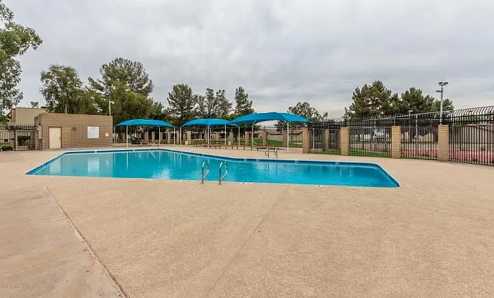 2616 W Joan De Arc Ave — Photo 12
