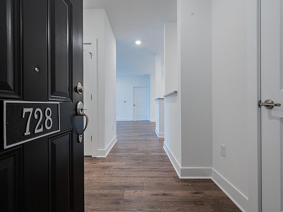 4th image of 728 Stiller Ln #728