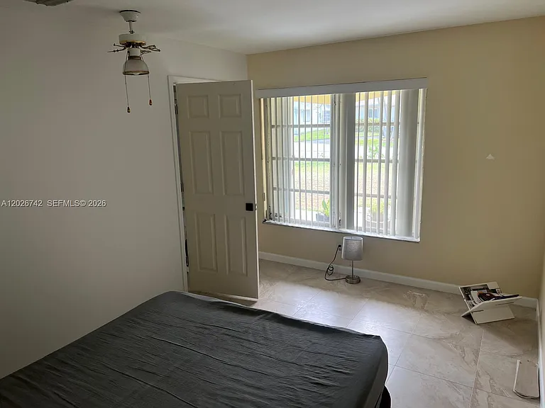 4460 NW 18th Ave — Photo 6