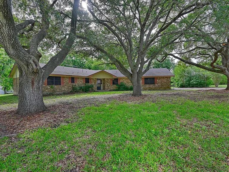 915 Farmers Rd — Photo 16