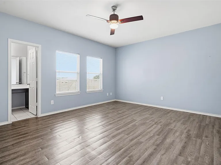 2031 Kemah Village Dr — Photo 13