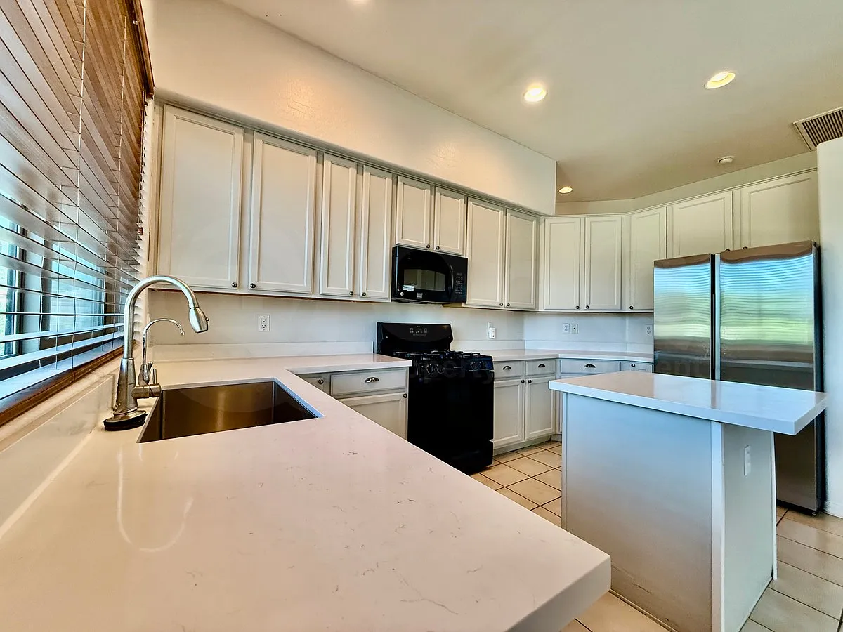 3 bed, 2.0 bath, 1436 sqft, $2,250 — Photo 3
