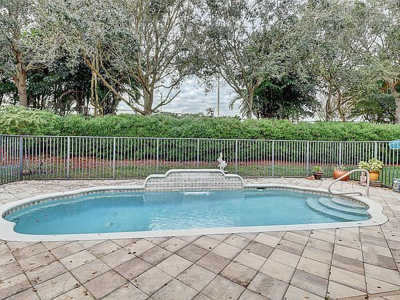 2nd image of 10601 Richfield Way