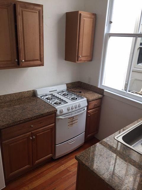 1st image of 555 Clayton St APT 10