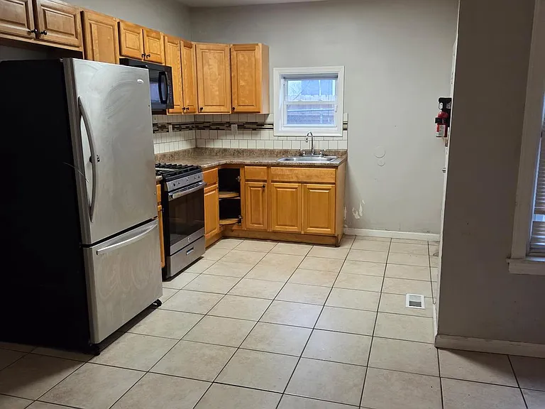 3446 Keim St — Photo 3