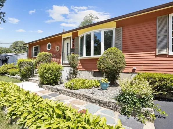 83 Brookside Rd, Rockland, MA 02370