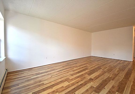 4th image of 811 Elton Ave #B