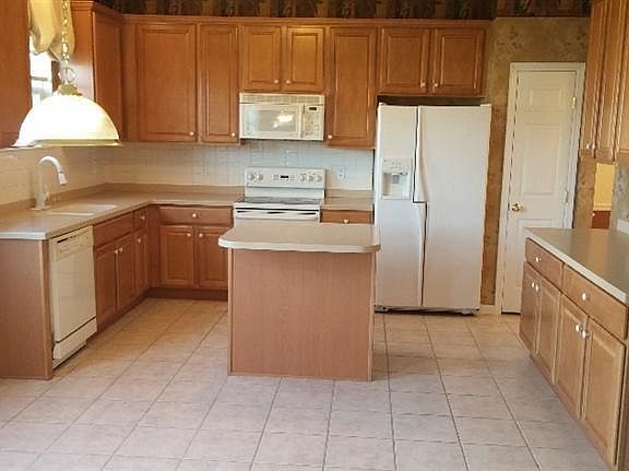 3rd image of 7213 Hargus Dr